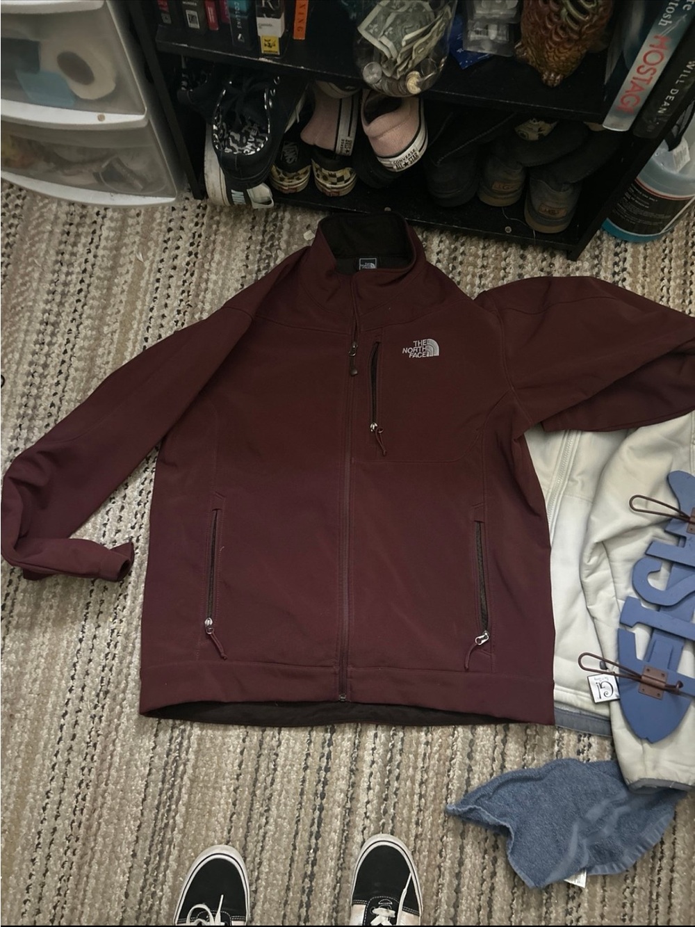 The North Face Woman Large Maroon Full-Zip Softshell Jacket